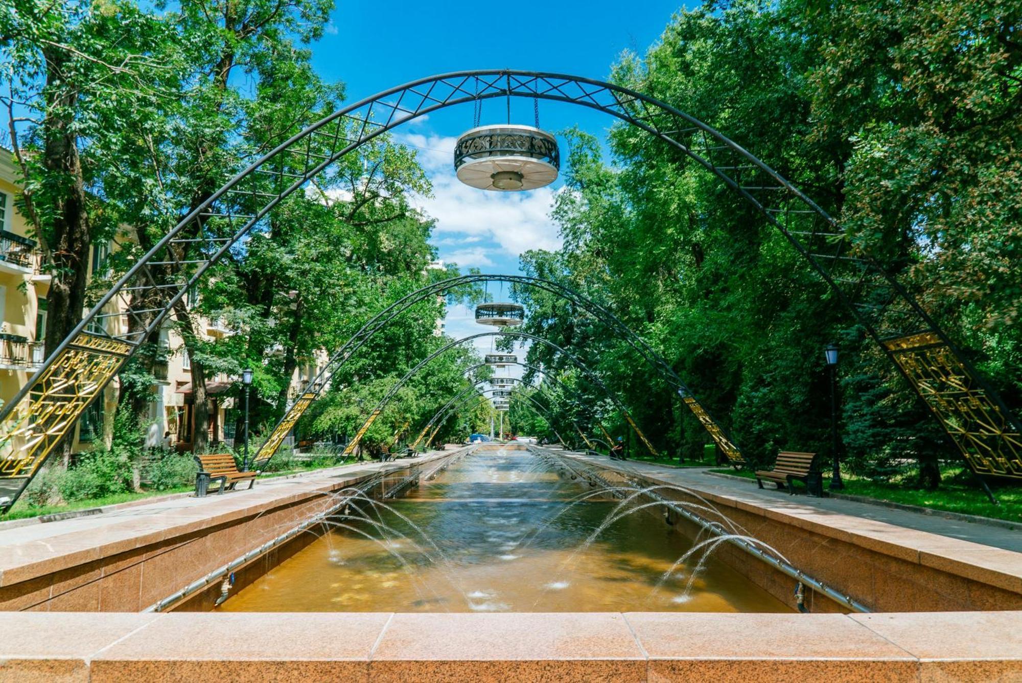 Nadezhda Apartments On The Nauryzbai Batyr 82 Almaty Exteriér fotografie