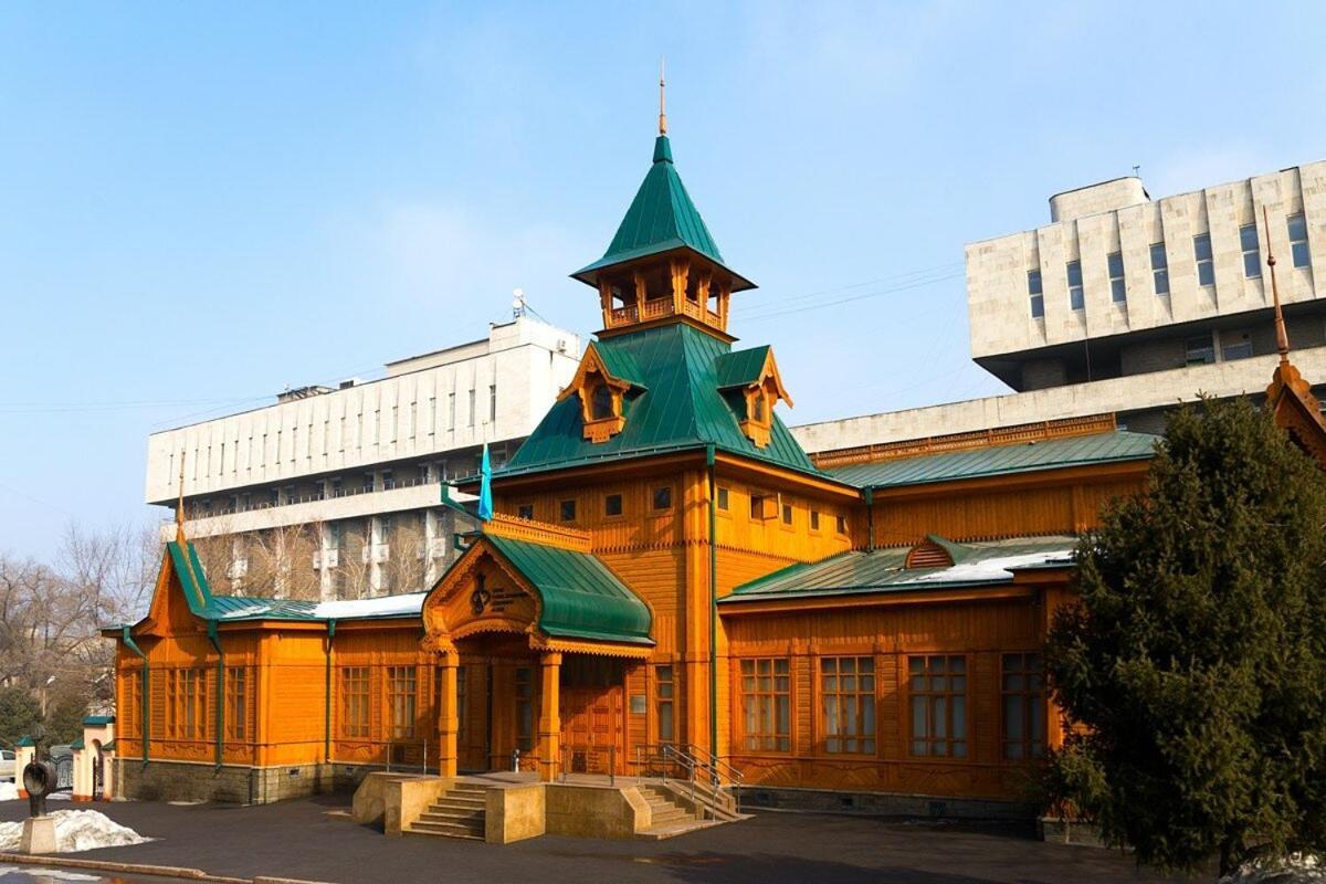 Nadezhda Apartments On The Nauryzbai Batyr 82 Almaty Exteriér fotografie